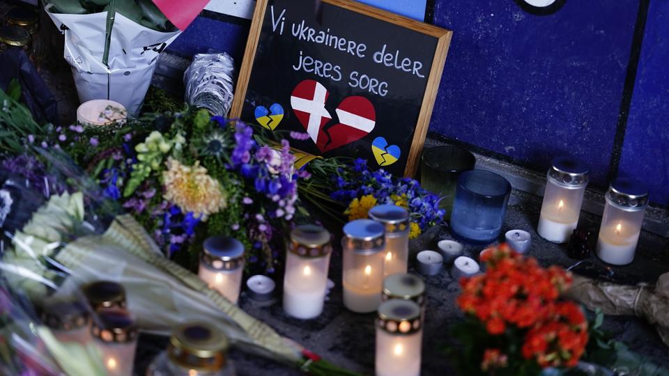 Siden skyderiet i Field's søndag eftermiddag har Røde Kors registreret omkring 1000 henvendelser fra personer, som på den ene eller anden måde har været berørt af hændelsen. <i>Mads Claus Rasmussen/Ritzau Scanpix</i>