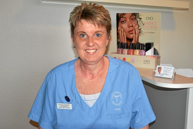 Helle Bloch Bak kan byde velkommen til ”Helles Fodterapi” - både i egen klinik og ved at køre ud til patienterne. Foto: Jesper Bøss