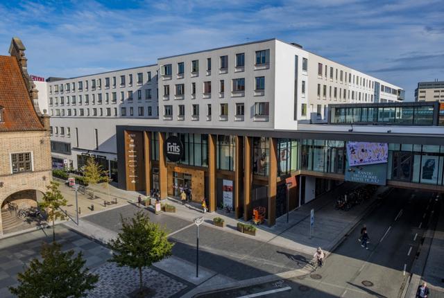 Allerede i morgen, torsdag, får Friis Shoppingcenter en ny butik. Arkivfoto: Lasse Sand