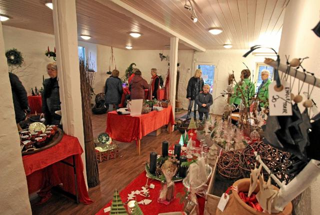Der var masser af julepynt og julegaver på julemarkedet på Dronninglund Hovedgård. Foto: Jørgen Ingvardsen