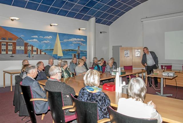 Broder Berg fra Vesthimmerlands Museum i Aars tog over med foredraget ”Kulturarv til eftersyn”. Foto: Mogens Lynge