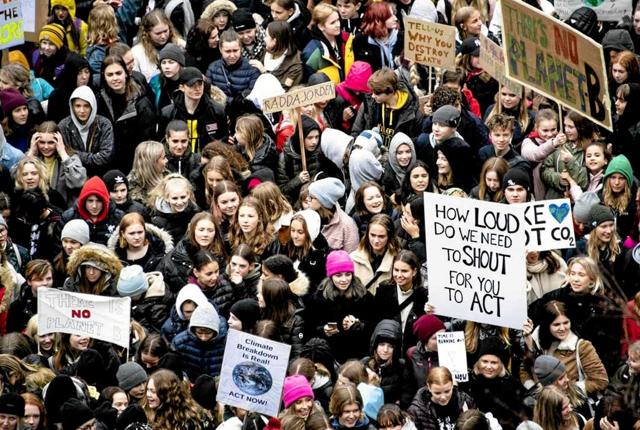 Masser af unge har deltaget
i klimademonstrationer. Foredragsholderen vil bl.a. komme med idéer til,
hvordan unges energi kan
kanaliseres i en frugtbar
retning. PR-foto