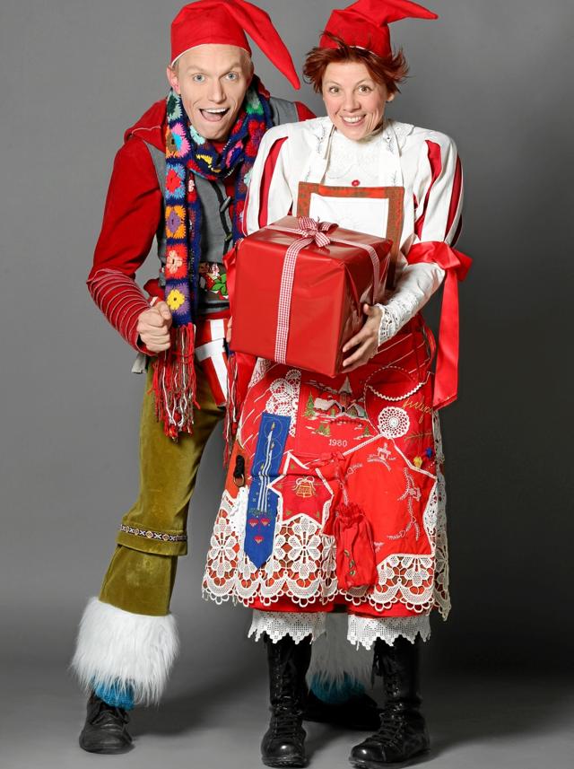 Nisserne Pjanke og Pjok kan i løbet af december opleves på bibliotekerne i Mariagerfjord i forestillingen ”Julemandens gave”. PR-foto