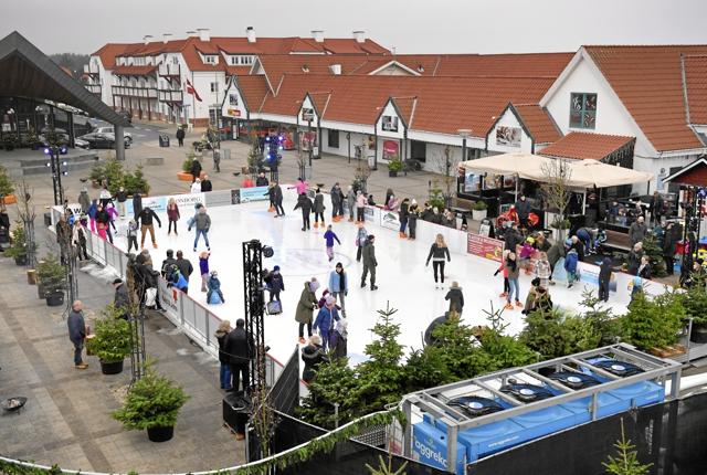 Så er skøjtebanen i Blokhus snart klar til at åbne med et flot program i skøjtningens tegn. Arkivfoto