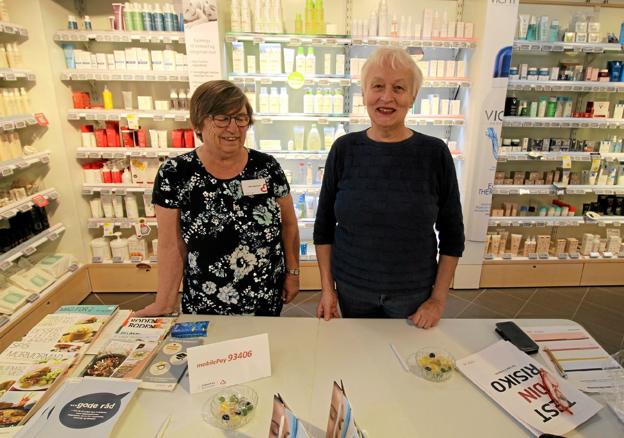 Mona Jensen og Jane Christensen stod klar på Dronninglund Apotek til at rådgive og vejlede om diabetes. Foto: Jørgen Ingvardsen