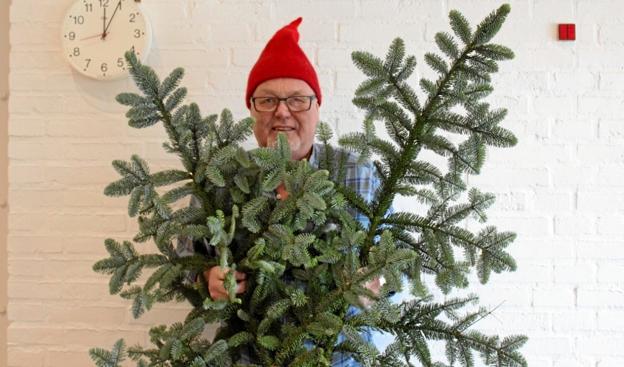 Formanden for Husvennerne på Skovgården, Jørgen Sørensen og de øvrige ”Venner”, er ved at være klar til den årlige julestue. Foto: Privat.