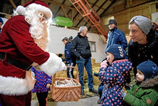 Julemanden er med på julemessen på Kroggård i Vils søndag 24. november hele dagen - som her i fjor. Arkivfoto: Bo Lehm