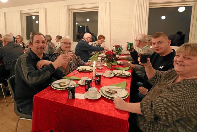 72 borgere var taget til grønkålsfest i Stae Borgerhus. Foto: Allan Mortensen