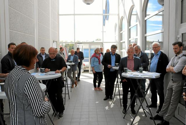Der har både været åbent hus på varmeværket for at fortælle om datacentret og som her et møde i Sæby Erhvervsforening, hvor medlemmerne blev præsenteret for planerne for det.
