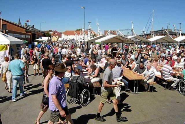 Folk fra nær og fjern gæster gerne Nykøbing til Skaldyrsfestivalen. 