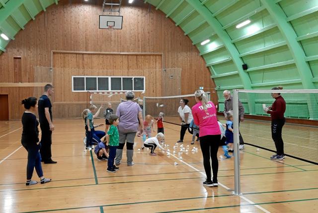 Et nyt tilbud hos Fjerritslev Badmintonklub gør det muligt for børn i alderen 3-6 år at spille badminton. Privatfoto