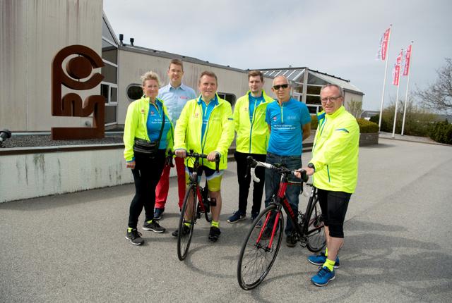 Team Frederikshavn bestod af i alt ti ryttere, som ankom til Grenen i Skagen søndag 5. maj efter at have tilbagelagt 743 kilometer med start i København.  Her er en del af holdet fotograferet før den store udfordring. Foto: Henrik Louis Simonsen.