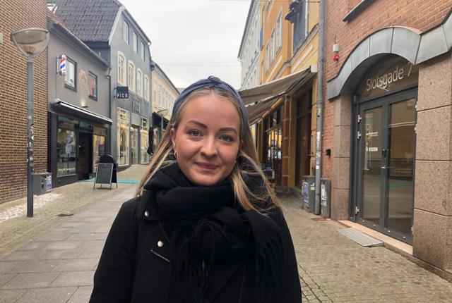 Lea Juel på 24 år var egentlig kommet ind på en kandidatuddannelse i Aarhus, men mavefornemmelsen sagde Aalborg. Foto: Julian Drud Sørensen