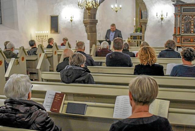 Pæn opbakning til salmestafet arrangementerne, denne gang i Vindblæs Kirke. Foto: Mogens Lynge