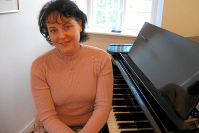 Organist Marina Dalgaard leverer musikken..... Foto: privat.