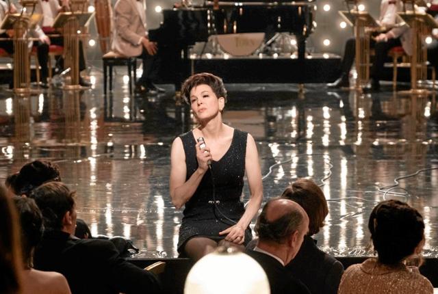 Renée Zellweger spiller hovedrollen som Judy Garland i filmen ”Judy”, der har danmarkspremiere i Skørping torsdag aften. PR-foto