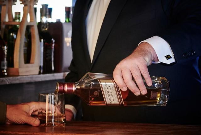 Det er en drøm, der går i opfyldelse, når Rune Holm åbner WhiskyBaren Kahytten. Foto: Svenn Hjartarson