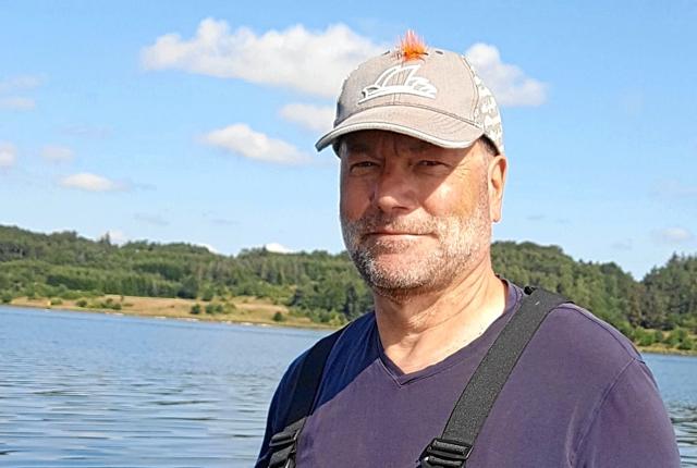 Arved Michelson, der har sommerhus på Fur, kender Furs kyster bedre end de fleste, og han fortæller og guider om havørredens færden og fangst i Limfjorden. Privatfoto