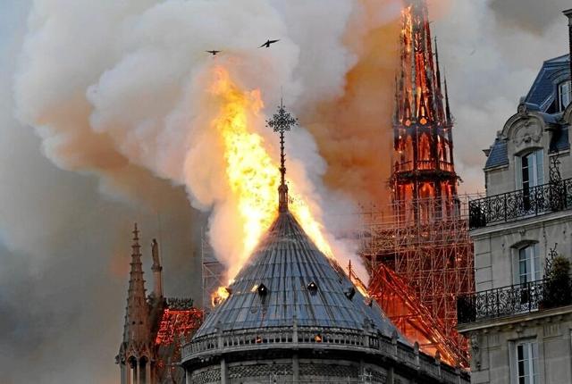 Notre Dame brændte i april.