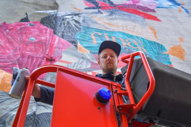 Joram Roukes er klassisk uddannet fra Kunstakademiet Minerva i maleri. Foto: Jesper Thomasen <i>Jesper Thomasen</i>