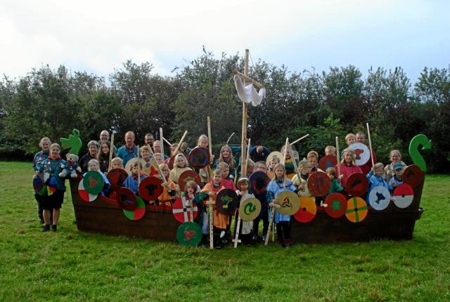 De unge vikinger fra Strandby, Ullits og Vegger - samlet på lejr i Dollerup. Privatfoto