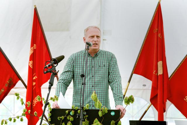 Som sædvanlig fejres arbejdernes internationale kam- og festdag i Bratskov med taler og røde sange. Blandt talerne er Morten Klessen. Arkivfoto: Michael Koch