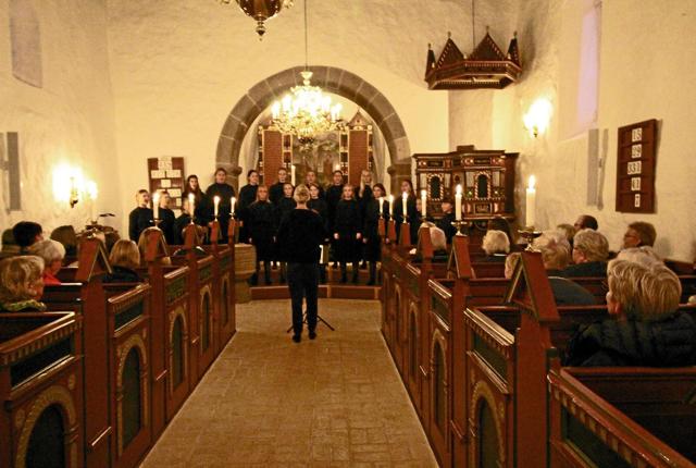 Hellevad Kirke var fyldt til bristepunktet, da Nordjysk Pigekor i sidste uge gav koncert. Foto: Jørgen Ingvardsen