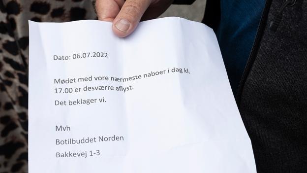 En seddel i postkassen var eneste besked til de nærmeste naboer om, at det informationsmøde, de var inviteret til, blev aflyst. <i>Foto: Claus Søndberg</i>
