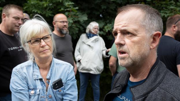 Boje Peter Nielsen og hans hustru Helle Dissing har haft deres hus til salg i halvandet år. Det kan blive en større udfordring at få det solgt nu. <i>Foto: Claus Søndberg</i>