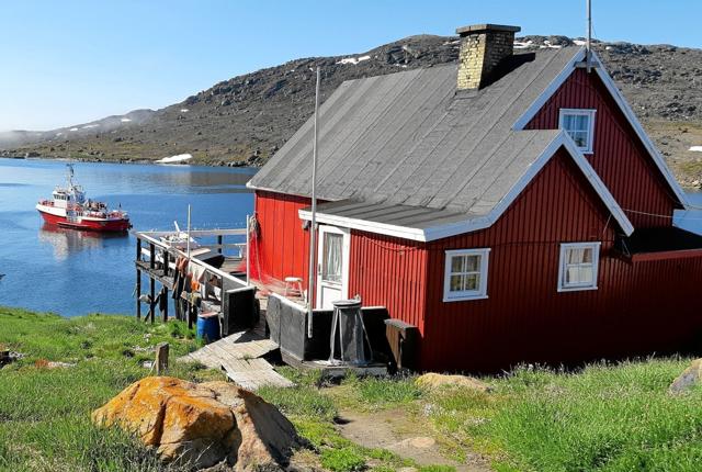 Ulrik Eriksen har her fotograferet en af de smukkeste byger i Grønland, Kangersuitsaiq. Privatfoto