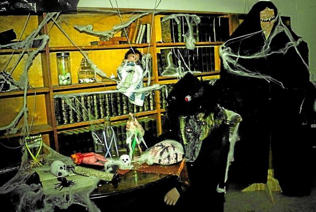 Ovenpå Café Kokkenes huserer spøgelser, vampyrer, zoombies og modbydelige edderkopper til Open by Horror Night i Skagen. (Privat foto). Foto: Ole Svendsen