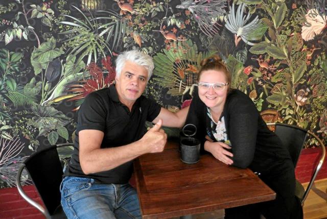 Den nye cafeejer Antonino Oliveto og bestyrer af Café Piccolo, Anna Tramm Rotendahl melder klar til åbningen 7. oktober. Foto: hhr-freelance.dk