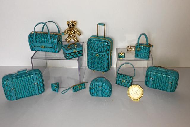Dominique Roche, Frankrig, fremstiller franske mærkevarer i form af tasker og kufferter.
