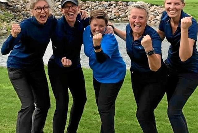 Dronninglund Golfklubs 1. damehold rykkede op i 3. division.
Privatfoto