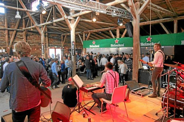 Det Røde Pakhus på Hobro Havn er ramme om Fjordfestival, som i år fejrer 25 års jubilæum. <i>Arkivfoto: Erik Røgild</i>