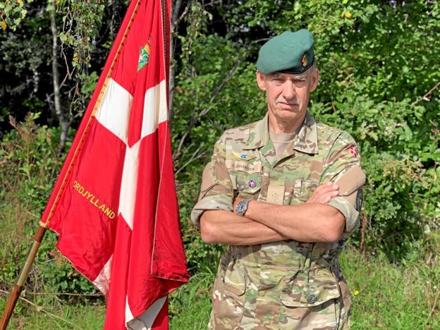 Vi ved vores køretøjer fylder på vejene og løse skud forstyrrer freden, men jeg håber på alles forståelse, siger oberstløjtnant Jan Johansen.
