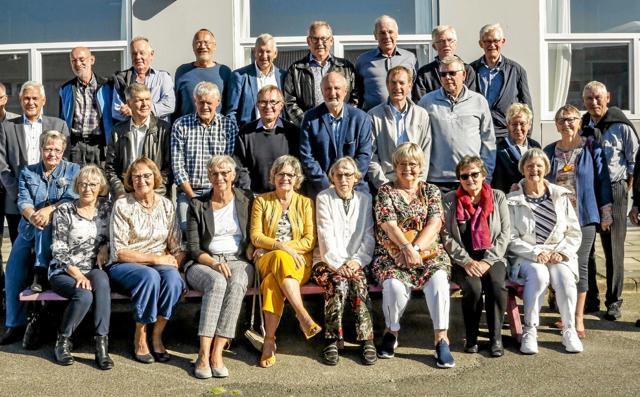 27 tidligere skoleelever fejrede at det var 60 år siden de begyndte at gå i skole Foto: Privat