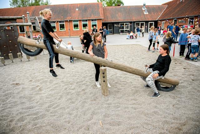 Øster Jølby Skole danner lørdag formiddag 28. september rammen om en foreningsmesse, hvor man kan høre, se og prøve noget af det, fritidsliv og fællesskab byder på i lokalområdet. Arkivfoto: Diana Holm
