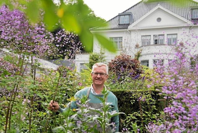 Claus Dalby holder foredrag om indholdet i sin nyeste havebog “Selskabsplanter”. Foto: Cecilie Eggen