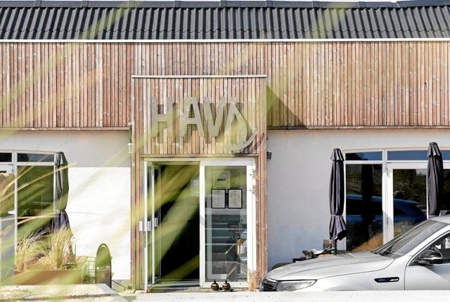Huset Havs kombinerer madhus, café samt livsstils- og surfbutik.