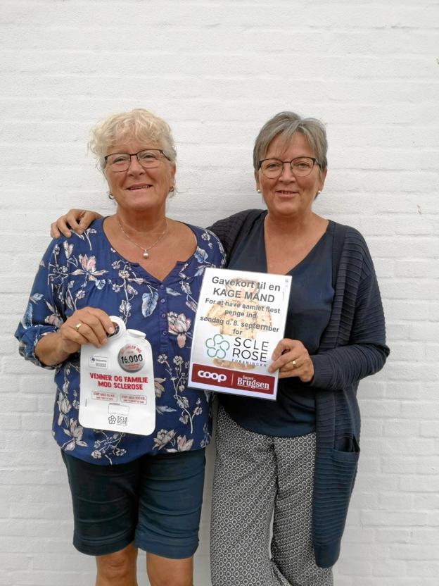 Alice og Lissa Stenberg indsamlede sammen 2897 kr. til Scleroseforeningen og gjorde sig dermed fortjente til en kagemand. Privatfoto