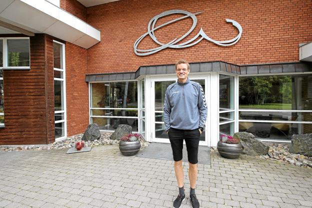Når jeg hører ”velkommen lærkelil” kan jeg mærke luften, duftene og huske fornemmelsen af frihed på vej hjem fra skole på cyklen, siger højskoleforstander Hans Bilde Jacobsen.