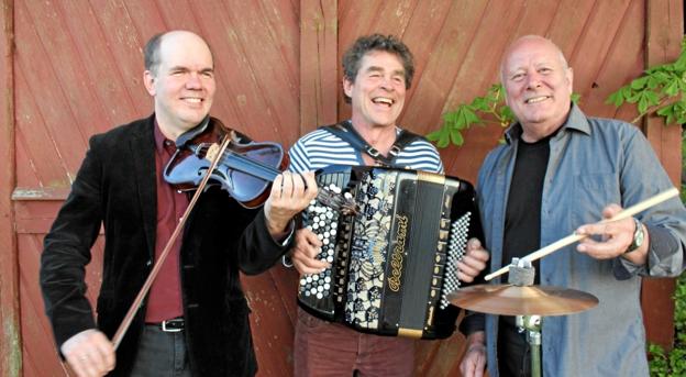Klaus Pindstrup, Stefan Groot og Klaus Thrane står søndag 15. september i spidsen for de musikalske aktiviteter i Veddum Sal. Privatfoto