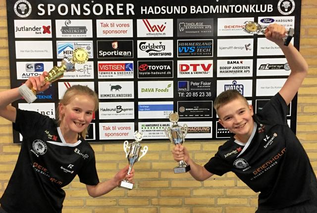 I weekenden 23. marts var Anna Boel Baltsersen og Marco Engberg fra Hadsund Badmintonklub til stævne i Viborg, hvor de fik spillet sig frem til finalen i Mix Double, og gjorde det så godt at de vandt guld, efter en svær finalekamp i U13B. Men ikke nok med det - så blev Anna også nr. 2 i DS i U13B, mens Marco blev nr. 3 i HS i U13B. Foto/tekst: Michael Søndergaard.