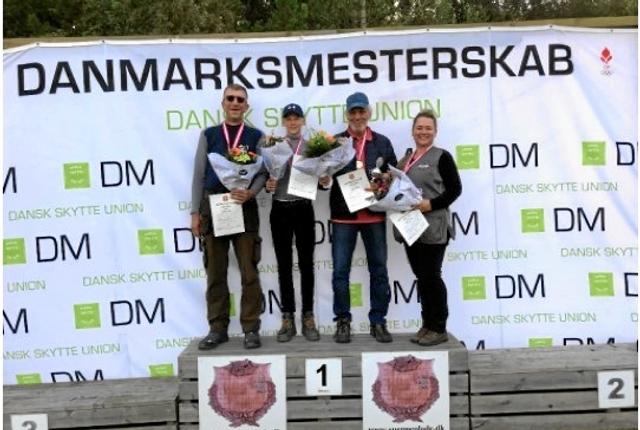 SSV Flugtskydningsforenings fire medaljevindere fra DM-stævnet i Flejsborg, fra venstre Per Vistisen, Simon Greth, Arne Hansen og Louise Buus Pedersen. Privatfoto