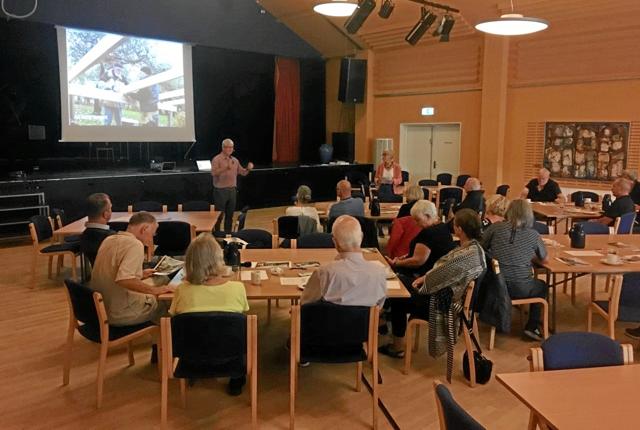 Cirka 35 interesserede deltog i informationsmødet om Seniorbofællesskabet Rebild Park. Privatfoto
