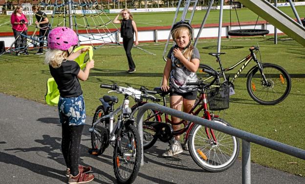 18 seje cykelryttere tilbagelagde til sammen 67 km. til fordel for menighedsrådenes julehjælp. Foto: Privat