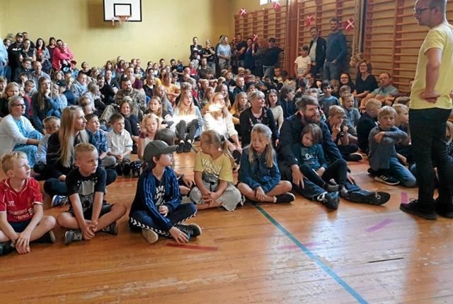 Masser af glade elever til første skoledag på Gregers Krabbe. Foto: Privat