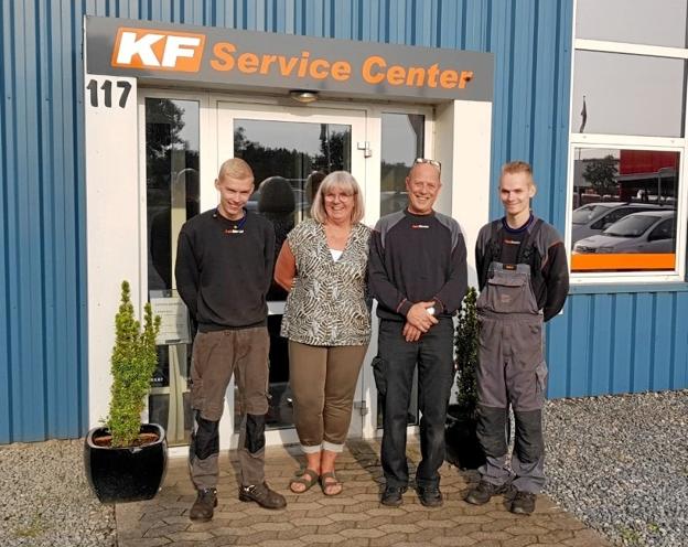 Teamet bag KF Service-Center i jubilæumsåret: Mads Hansen (tv), Kirsten og Finn Egsdal og Simon Larsen.