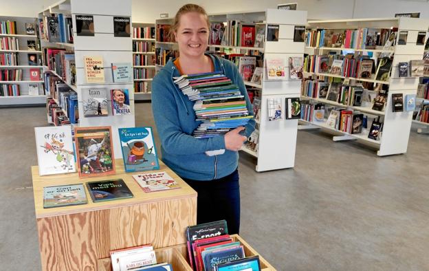 Iben Jakobsen er blandt de bibliotekarer der mildest talt er klar til at hjælp læseglæden på vej for de mindste.